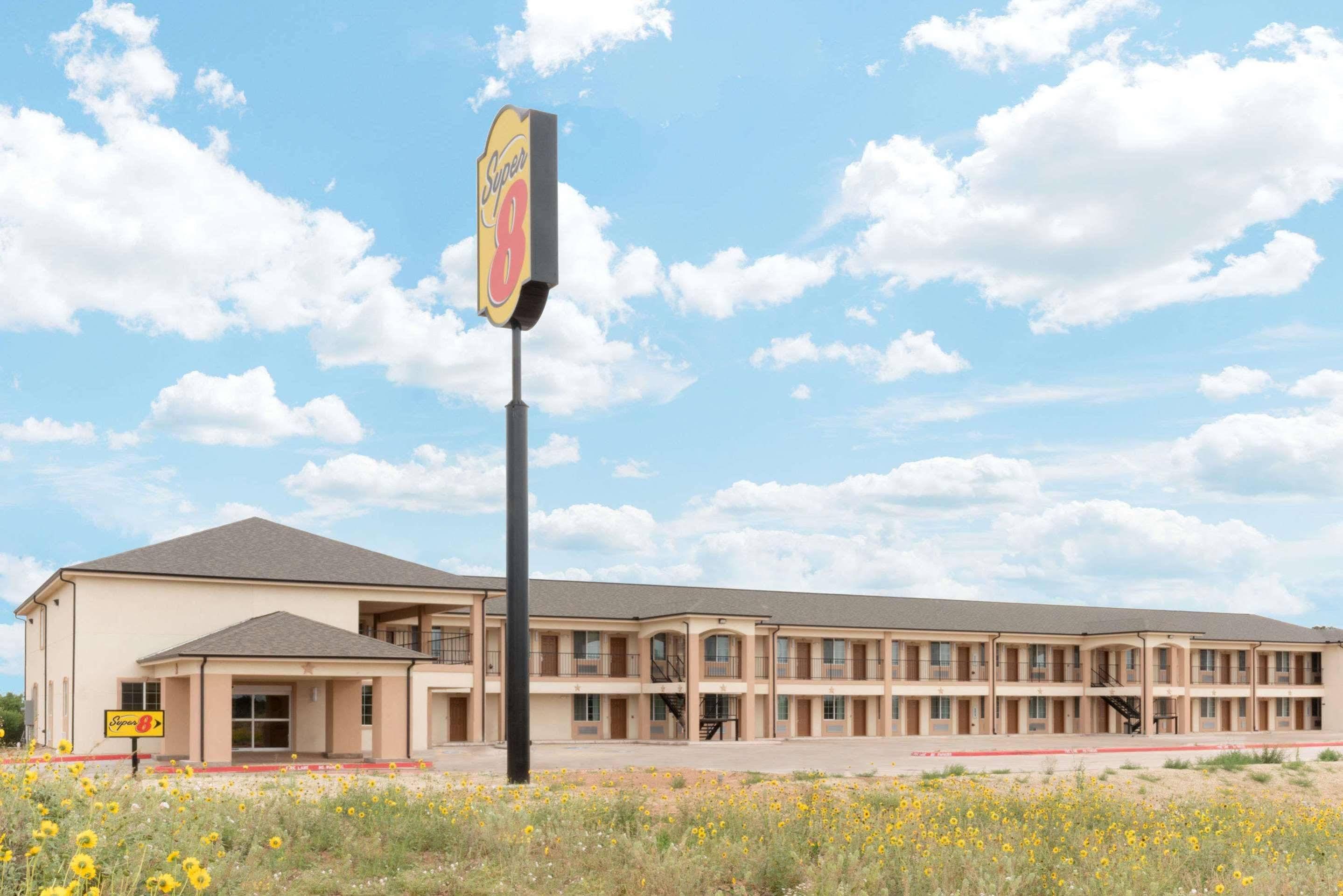 Super 8 By Wyndham Colorado City Dış mekan fotoğraf