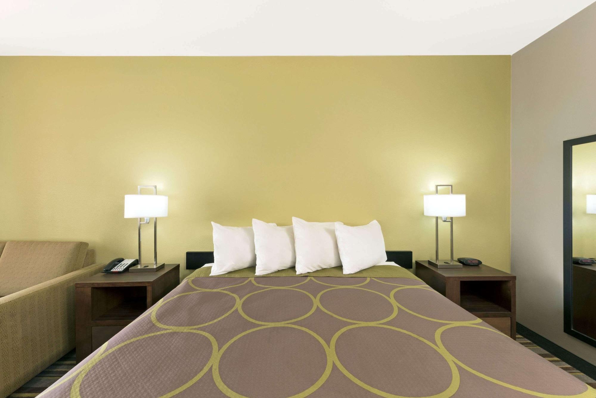 Super 8 By Wyndham Colorado City Dış mekan fotoğraf
