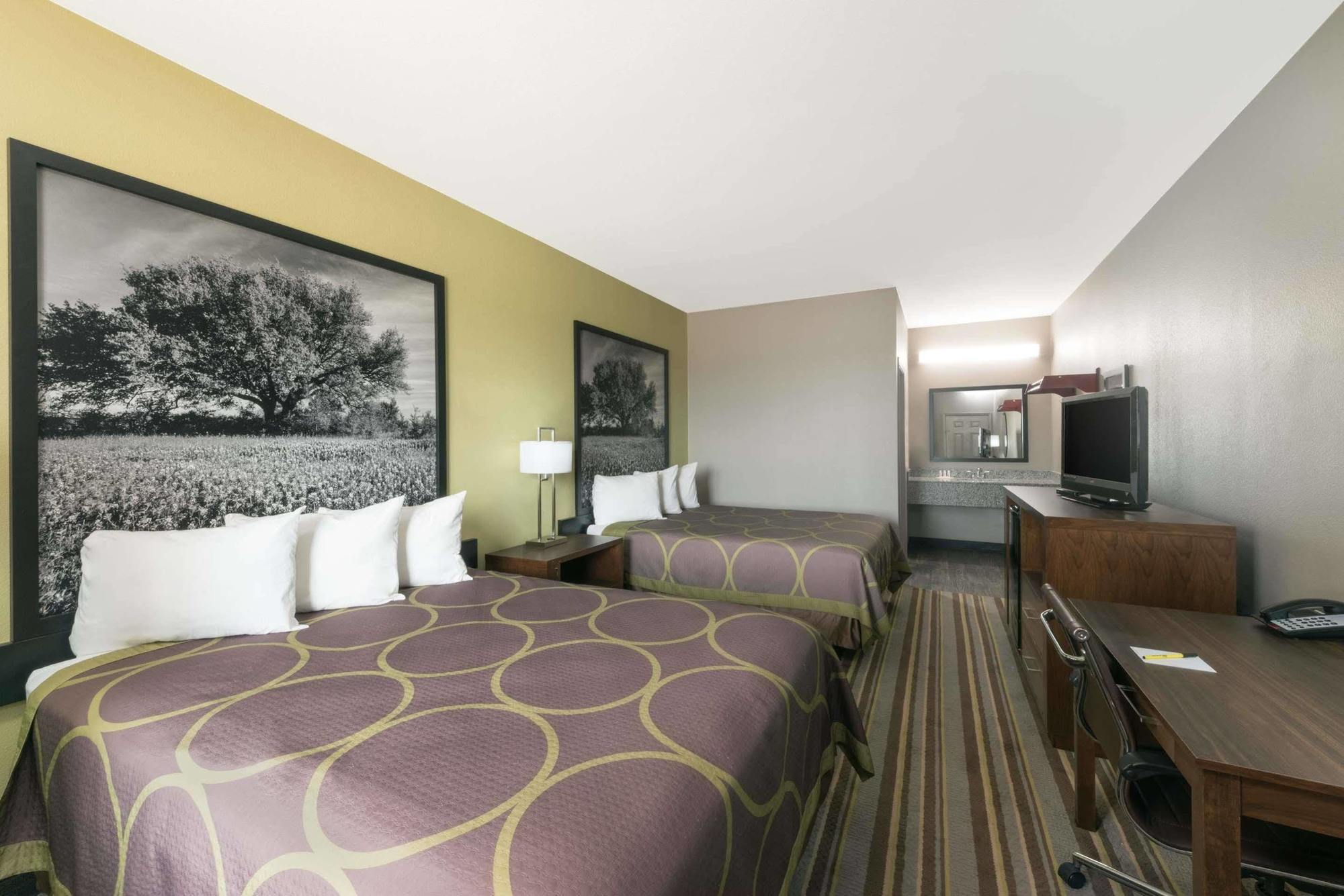 Super 8 By Wyndham Colorado City Dış mekan fotoğraf