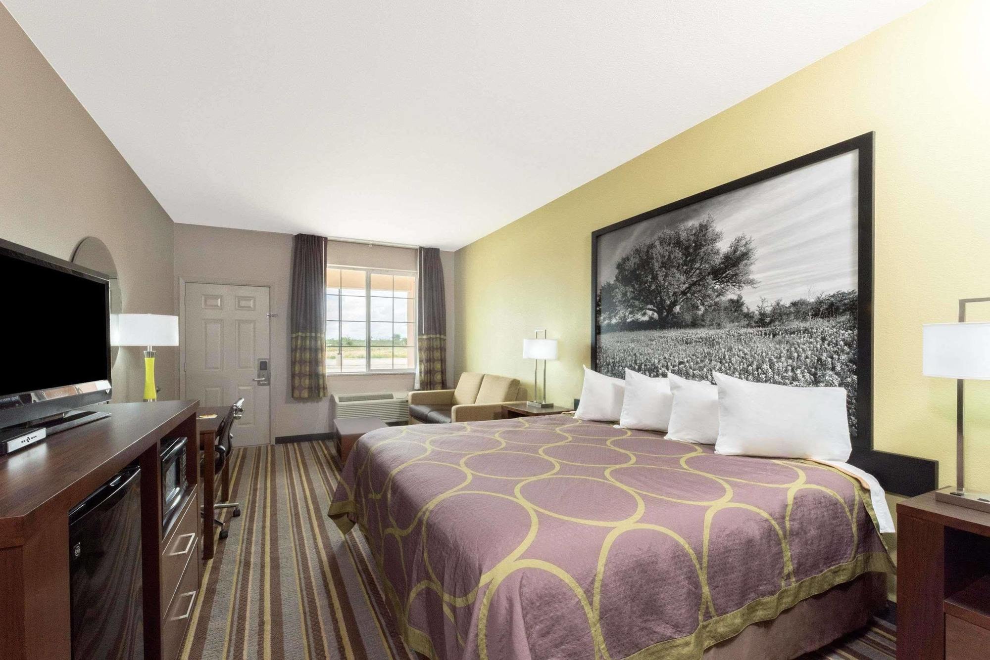 Super 8 By Wyndham Colorado City Dış mekan fotoğraf